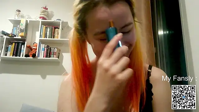 Emilya201's Live XXX Chat