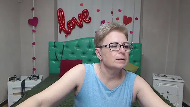 EmiliaGree's Live XXX Chat