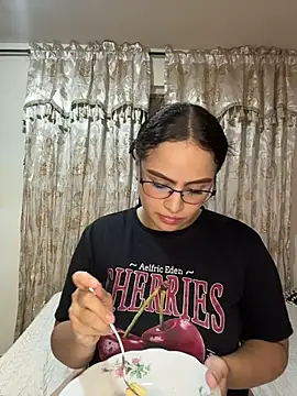 Tayler_Kim Adlı Modelin Canlı XXX Sohbeti