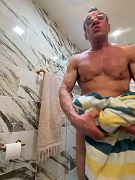 IronDaddyX élő XXX-chatje