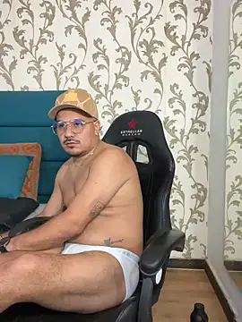 Pokazy przed kamerką – Dante_Goldt
