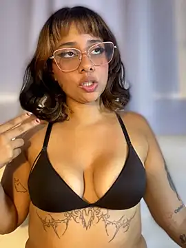 LeylaKnox Chat XXX in diretta