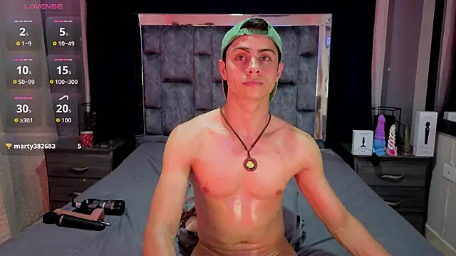 LeoMonnroe Show in webcam