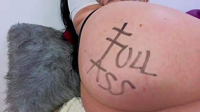Julieta-Horny- Live Chatraum