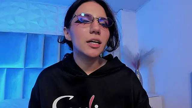 HollyPeach Live XXX-chat