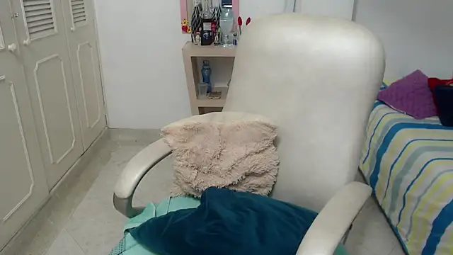 leonela_69のライブXXXチャット