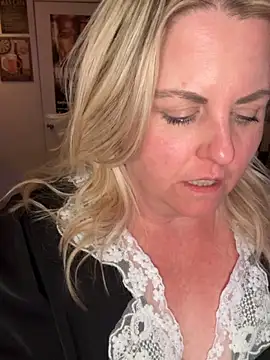 Milfshaker50's Webcam Show