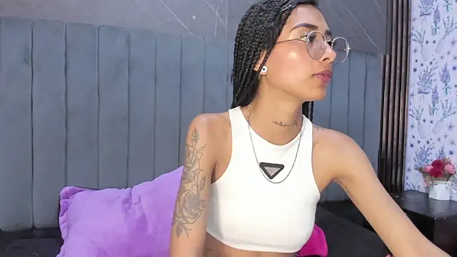 Chatroom XXX en direct de KarlaSlutSkinny__