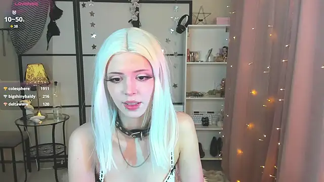 دردشة AluweMeow الجنسية المباشرة