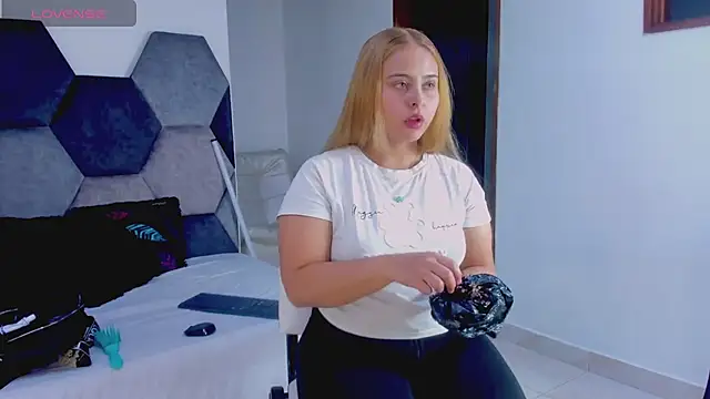 MikaelaStone live XXX chat