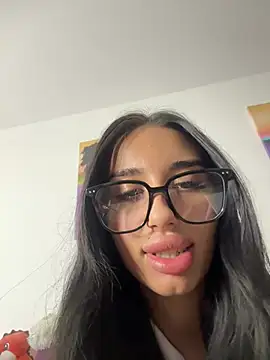 دردشة BlueEyes_BB الجنسية المباشرة