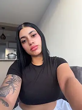 AlannaEvons' Live XXX Chat