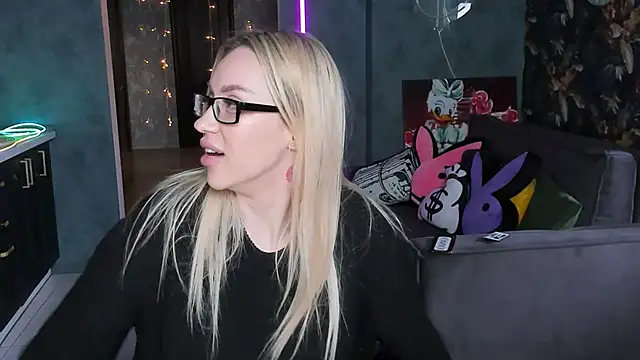 Blckmirrorr Live XXX-Chat