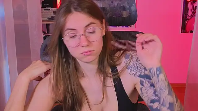 _AnnaStark_ Adlı Modelin Canlı XXX Sohbeti