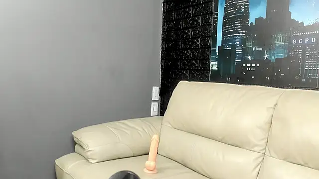 Charlot_bloom Show in webcam