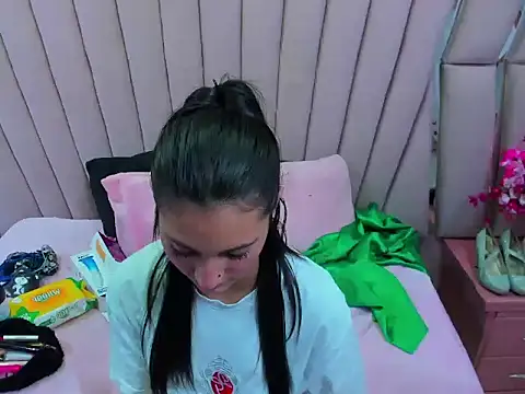 _Luna_Bennett Adlı Modelin Canlı XXX Sohbeti