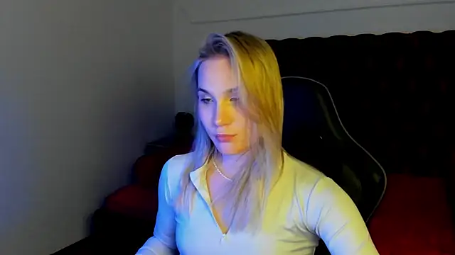 ElaraVoltage's Live XXX Chat