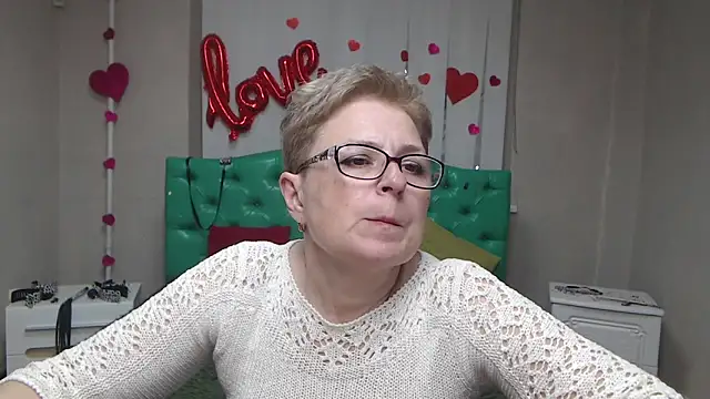 EmiliaGree Adlı Modelin Canlı XXX Sohbeti