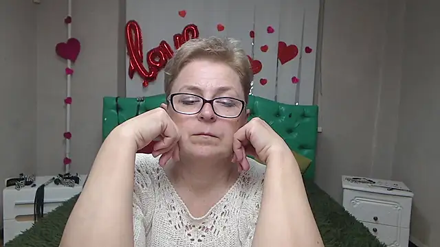 Chatroom XXX en direct de EmiliaGree