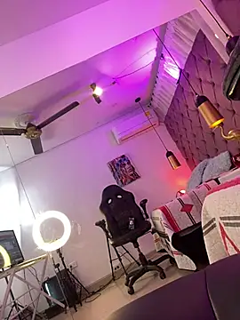 Czat XXX na żywo – Auri__