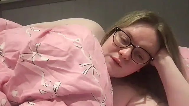 Živá chatovací místnost honeyyy24