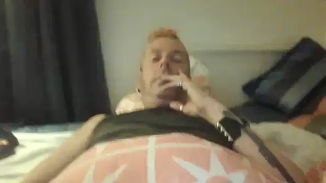 Chat XXX ao vivo de SHARPSkinhead