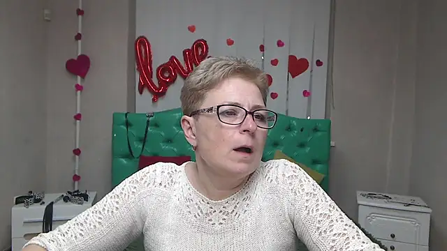 EmiliaGree's Live XXX Chat
