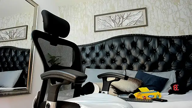 Lander_Cruz Show in webcam