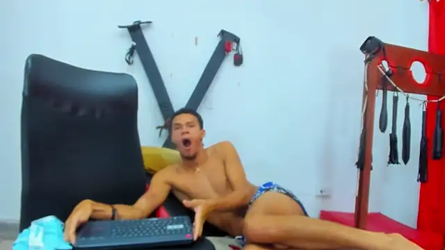friends_lust_latin Show Webcam