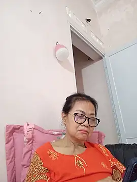 Hotestlove Adlı Modelin Canlı XXX Sohbeti