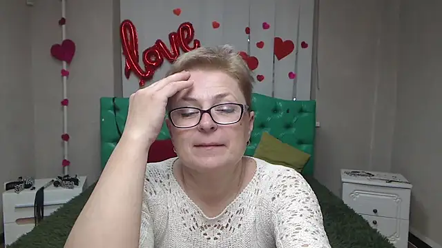 EmiliaGree's Live XXX Chat