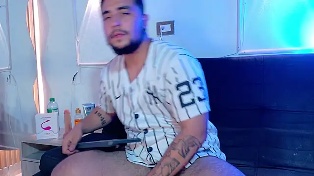 Marcus_Aress Adlı Modelin Canlı XXX Sohbeti