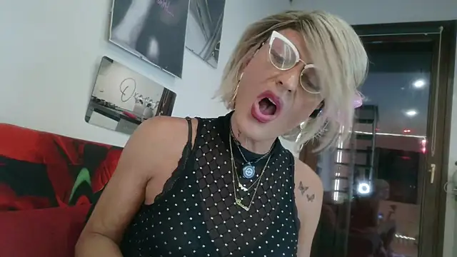 LadyOxana's Live XXX Chat