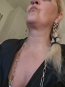 Divineblond Chat XXX in diretta