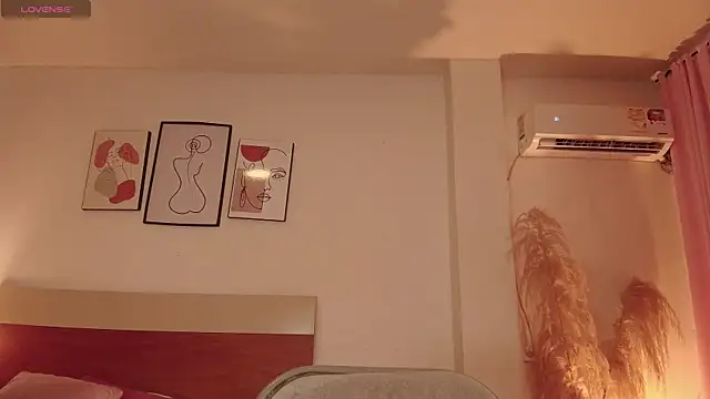 XXX chat uživo modela Meganlux1