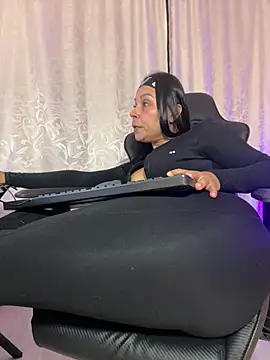 Czat XXX na żywo – Natural_BIGASS_Nina