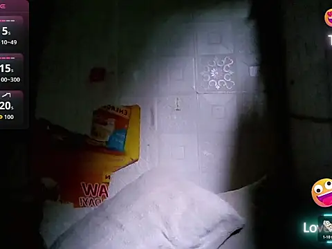 HugeAgatha Pertunjukan Webcam