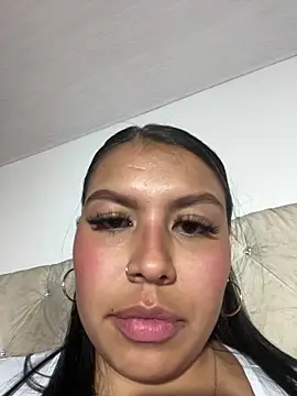 Iam-sophia27's Live XXX Chat