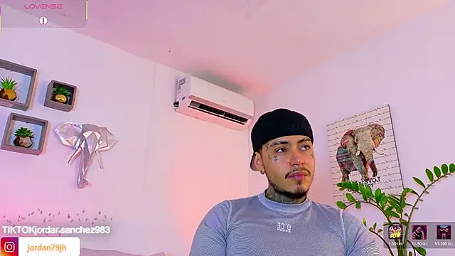 แชท XXX สดของ JordanSmiith_
