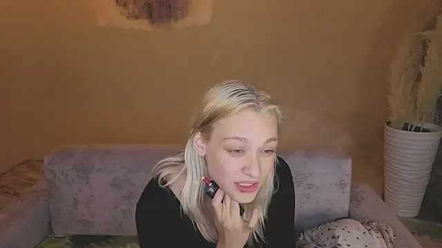 KaraLiin élő XXX-chatje