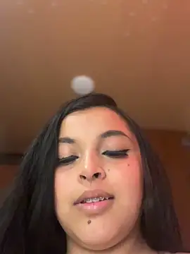 ChloeMilky Live XXX-chat