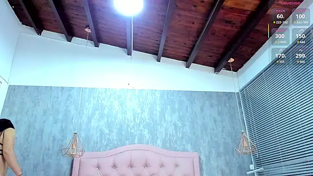naomidibello's Live XXX Chat