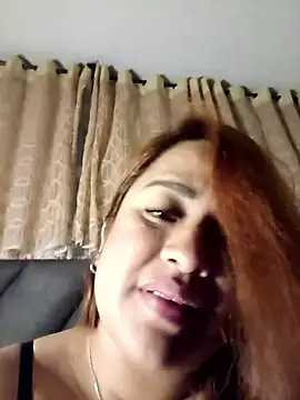 AriaGomez_ Show in webcam