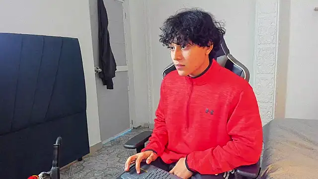 latin_beast4 Adlı Modelin Canlı XXX Sohbeti