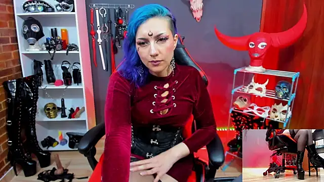 Yelena_LatexMaiden Adlı Modelin Canlı XXX Sohbeti