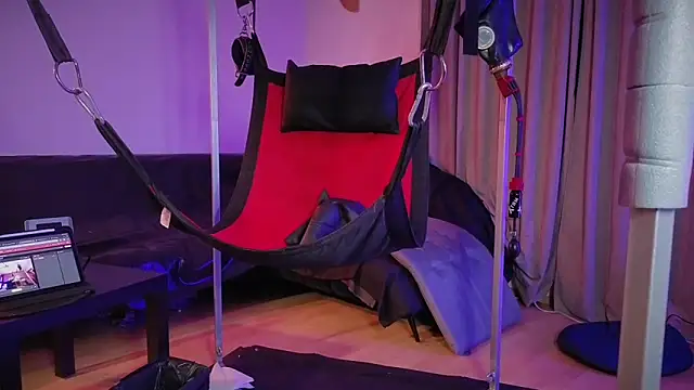 PlayfulThomas Webcam Show