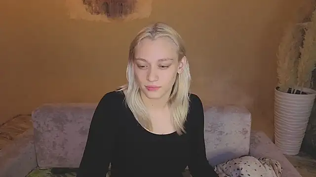 KaraLiin live XXX chat
