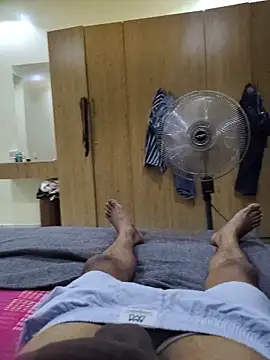 santhoshkannadaboy Show in webcam
