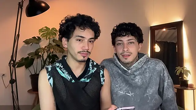 Chat +18 de Noah_and_Steven ao vivo