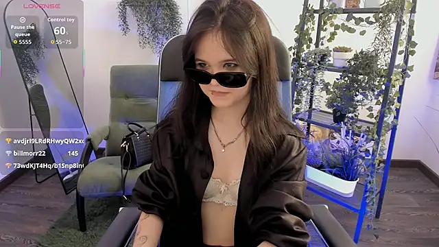 Elainebeness 现场XXX聊天